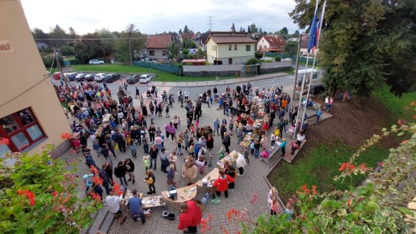 Pěšky do školy a společná snídaně před školou